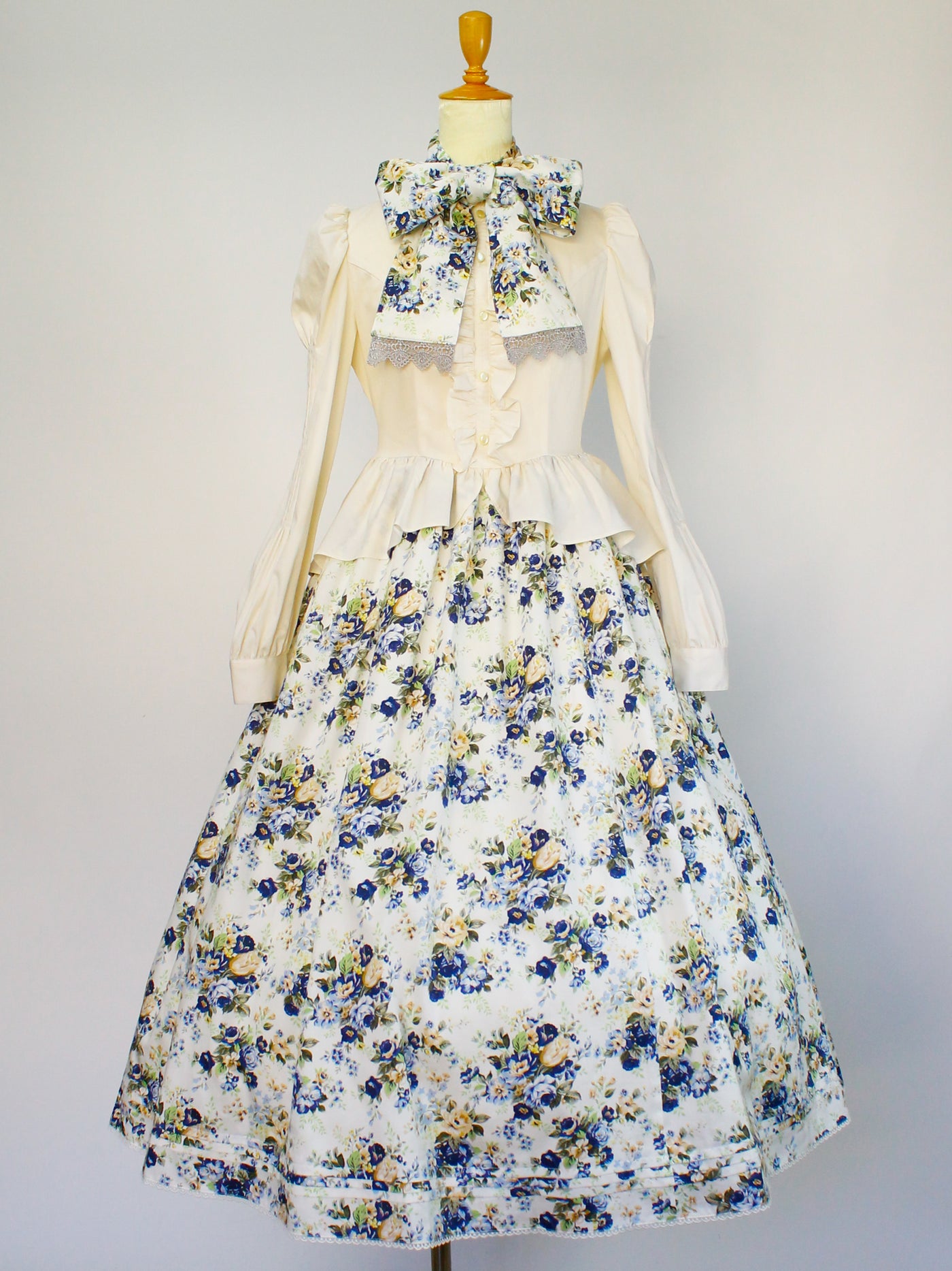 Victorian maiden ロココブーケオーバードレスとアンダードレス